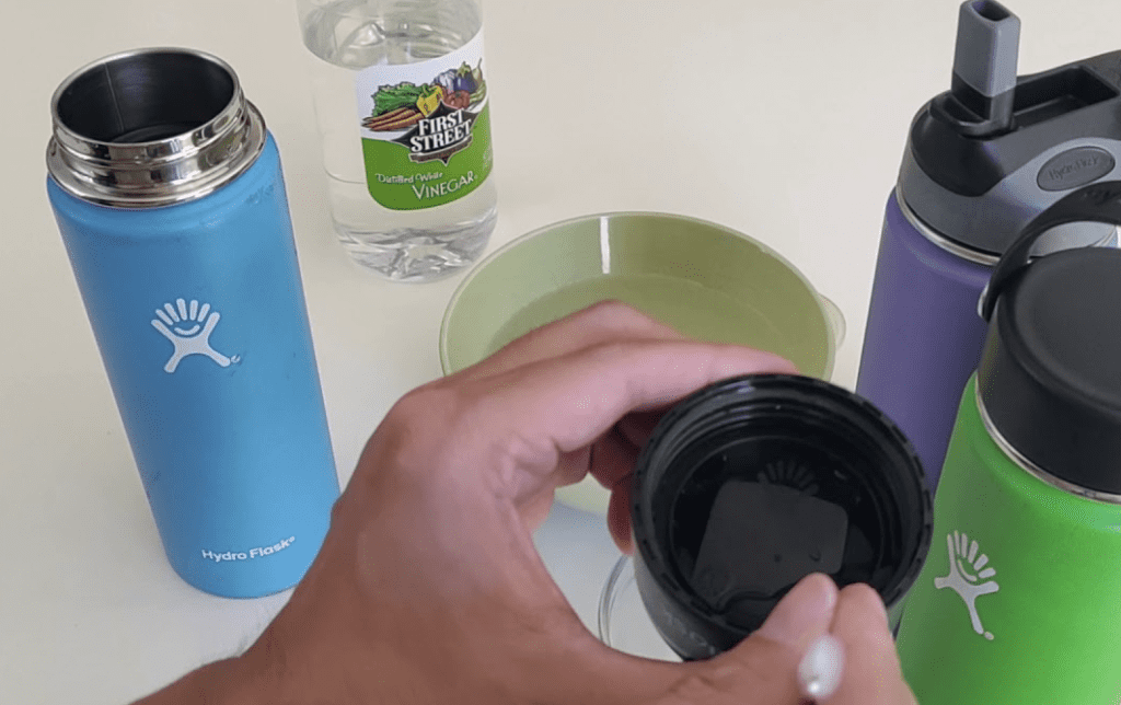 Cleaning the hydroflask lid